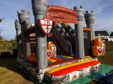 Ritterburg mit Rutsche – Exklusives Design, nur bei uns – Ansicht 2